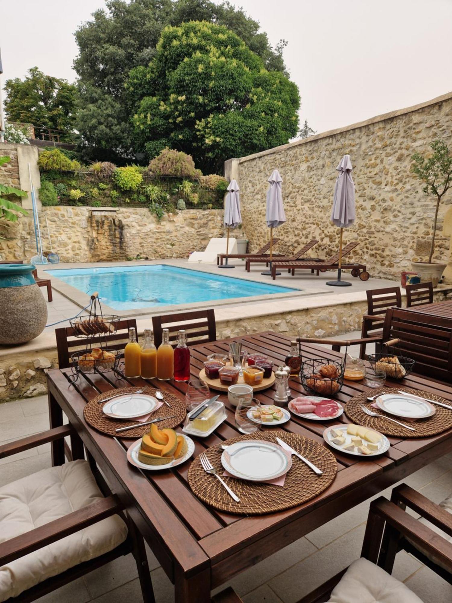 La Maison De Livia, Gite, Chambres Et Table D'Hotes, Entre Uzes Et Nimes Sauzet  Exterior foto