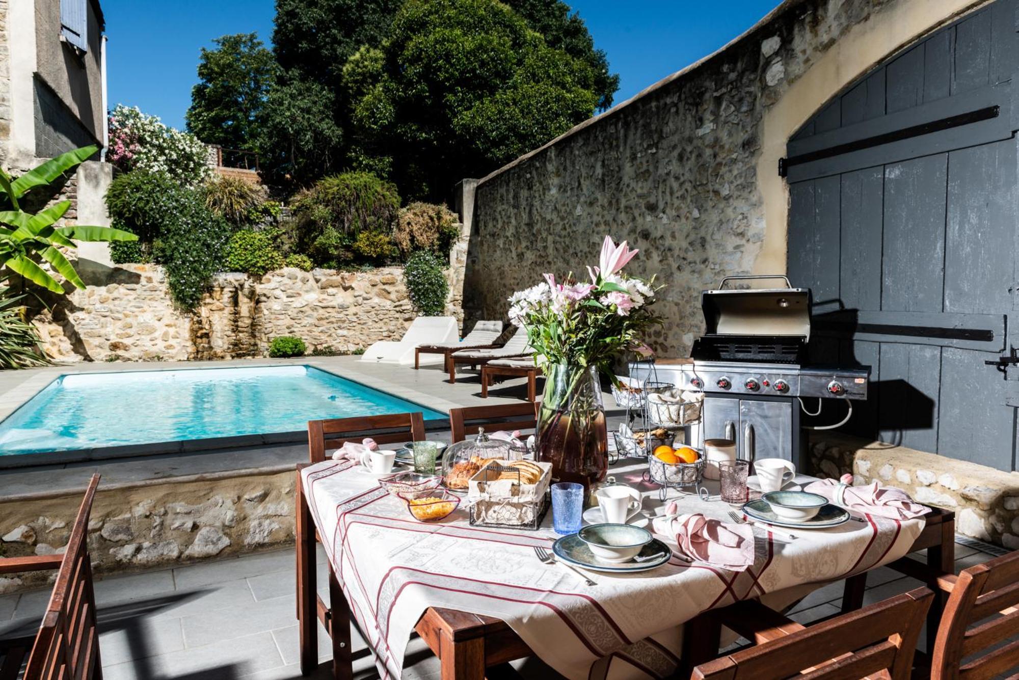 La Maison De Livia, Gite, Chambres Et Table D'Hotes, Entre Uzes Et Nimes Sauzet  Exterior foto